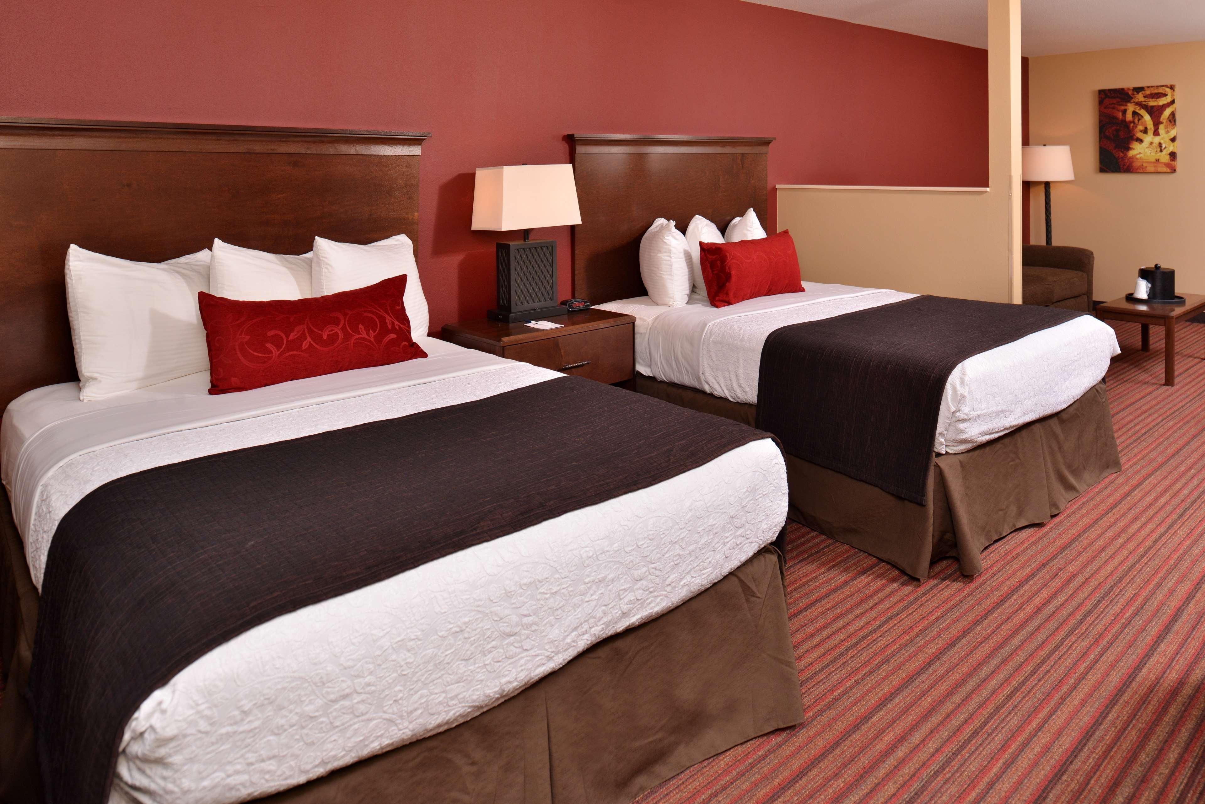 Best Western Woodland Inn Екстериор снимка