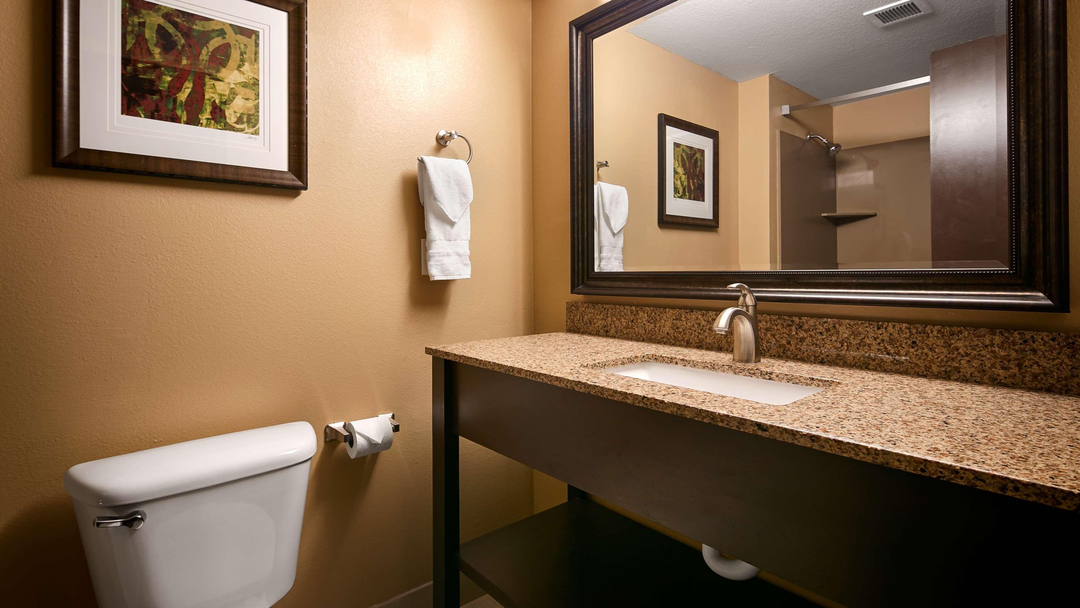 Best Western Woodland Inn Екстериор снимка