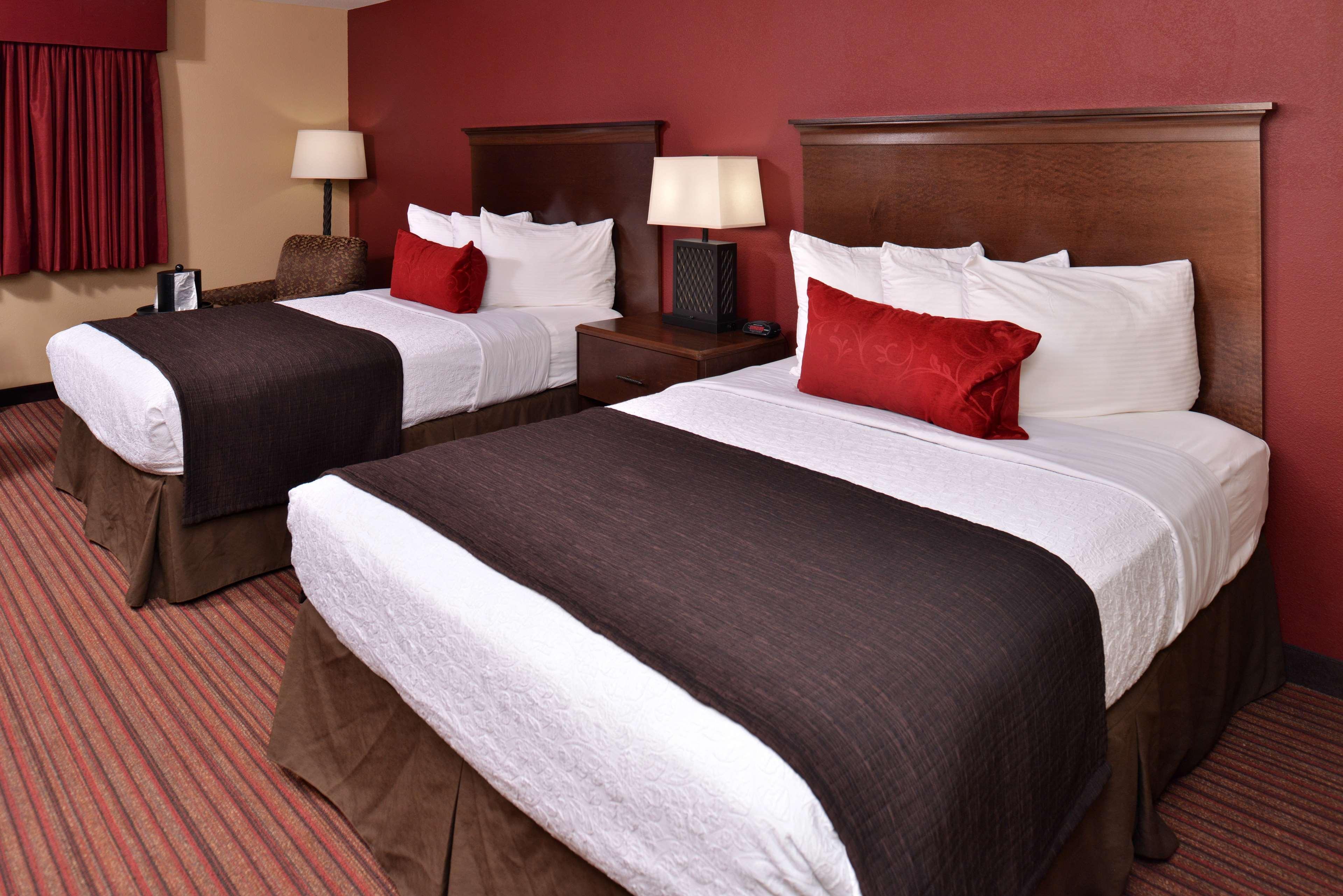 Best Western Woodland Inn Екстериор снимка