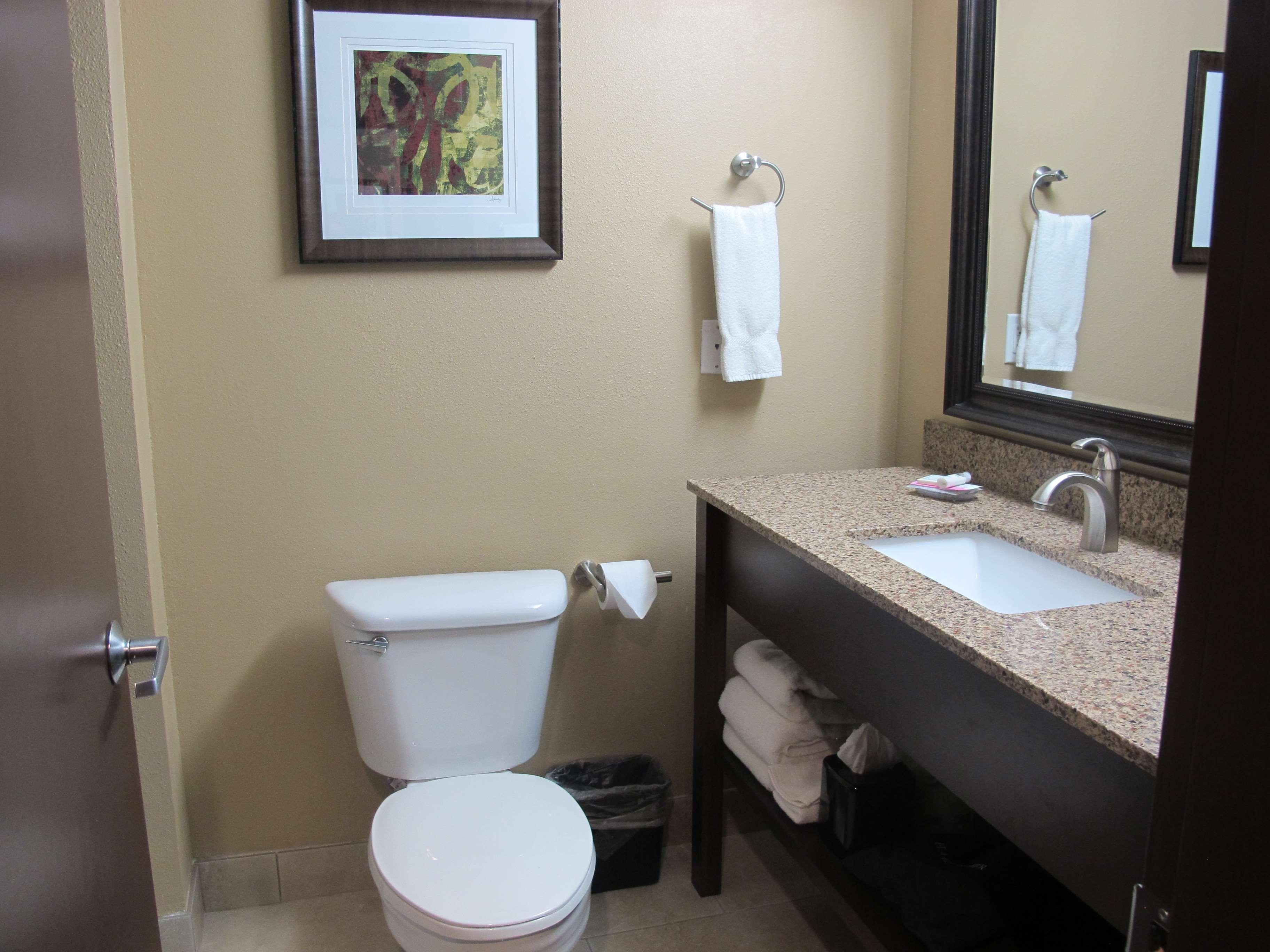 Best Western Woodland Inn Екстериор снимка