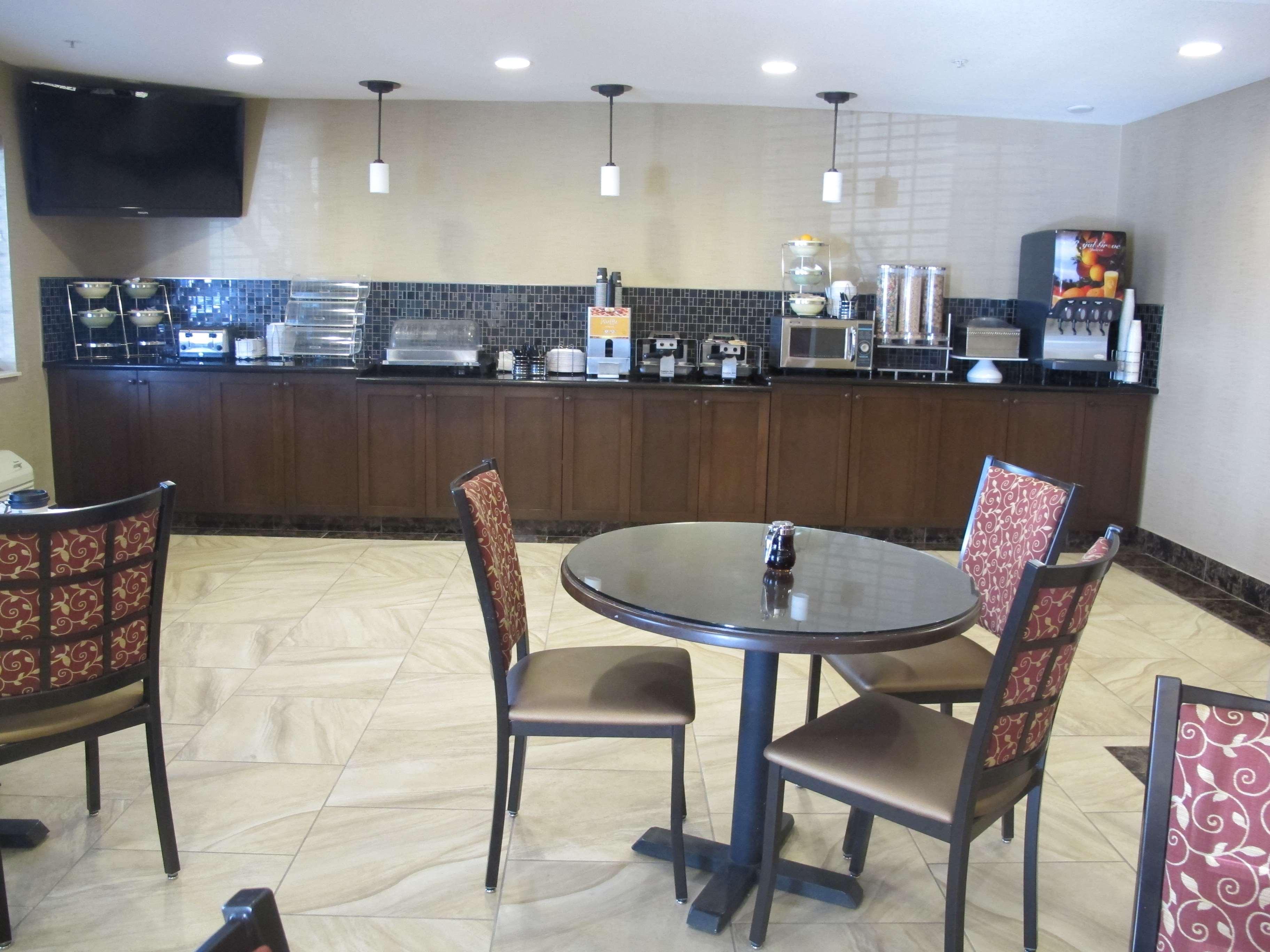 Best Western Woodland Inn Екстериор снимка