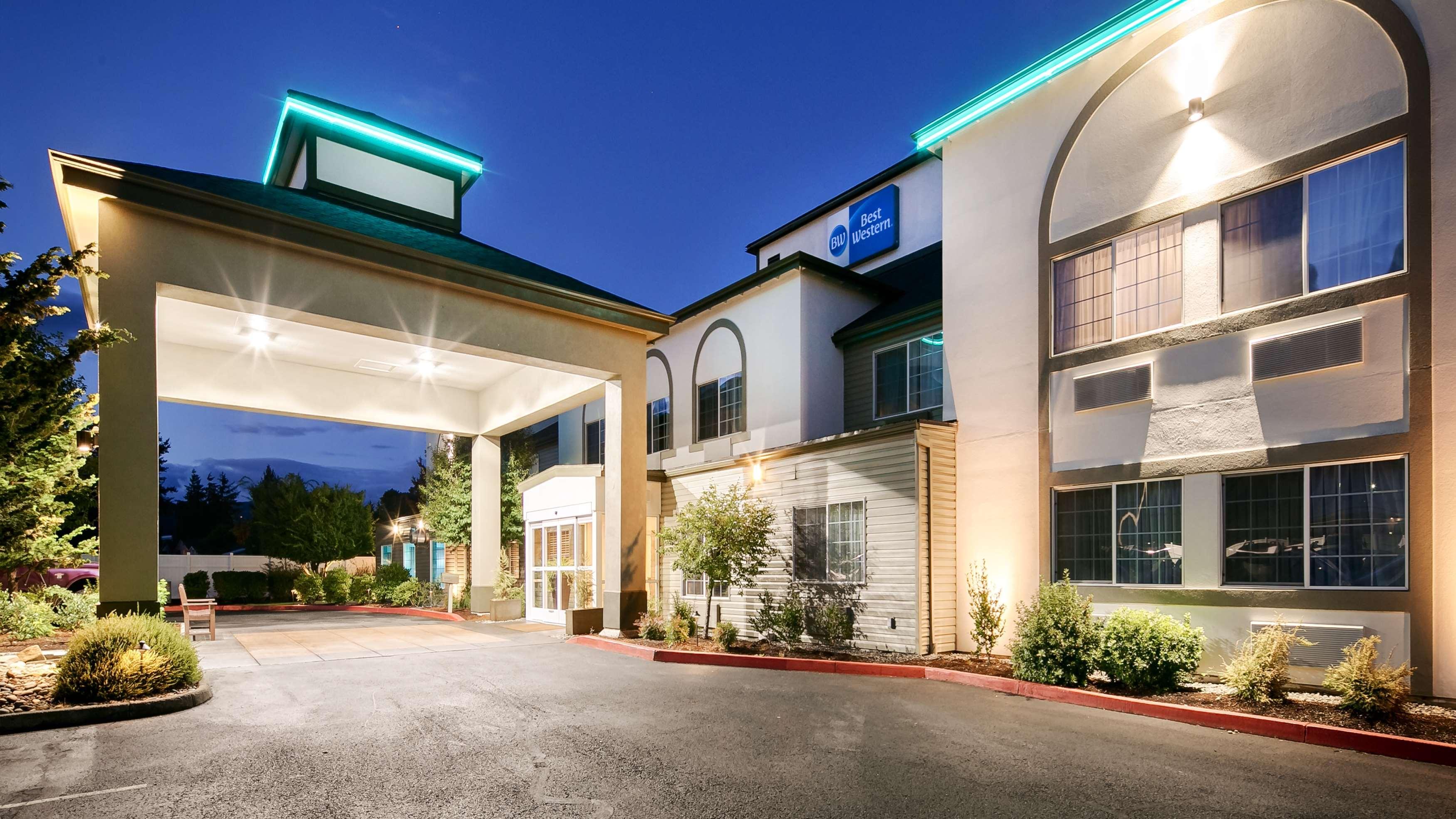 Best Western Woodland Inn Екстериор снимка