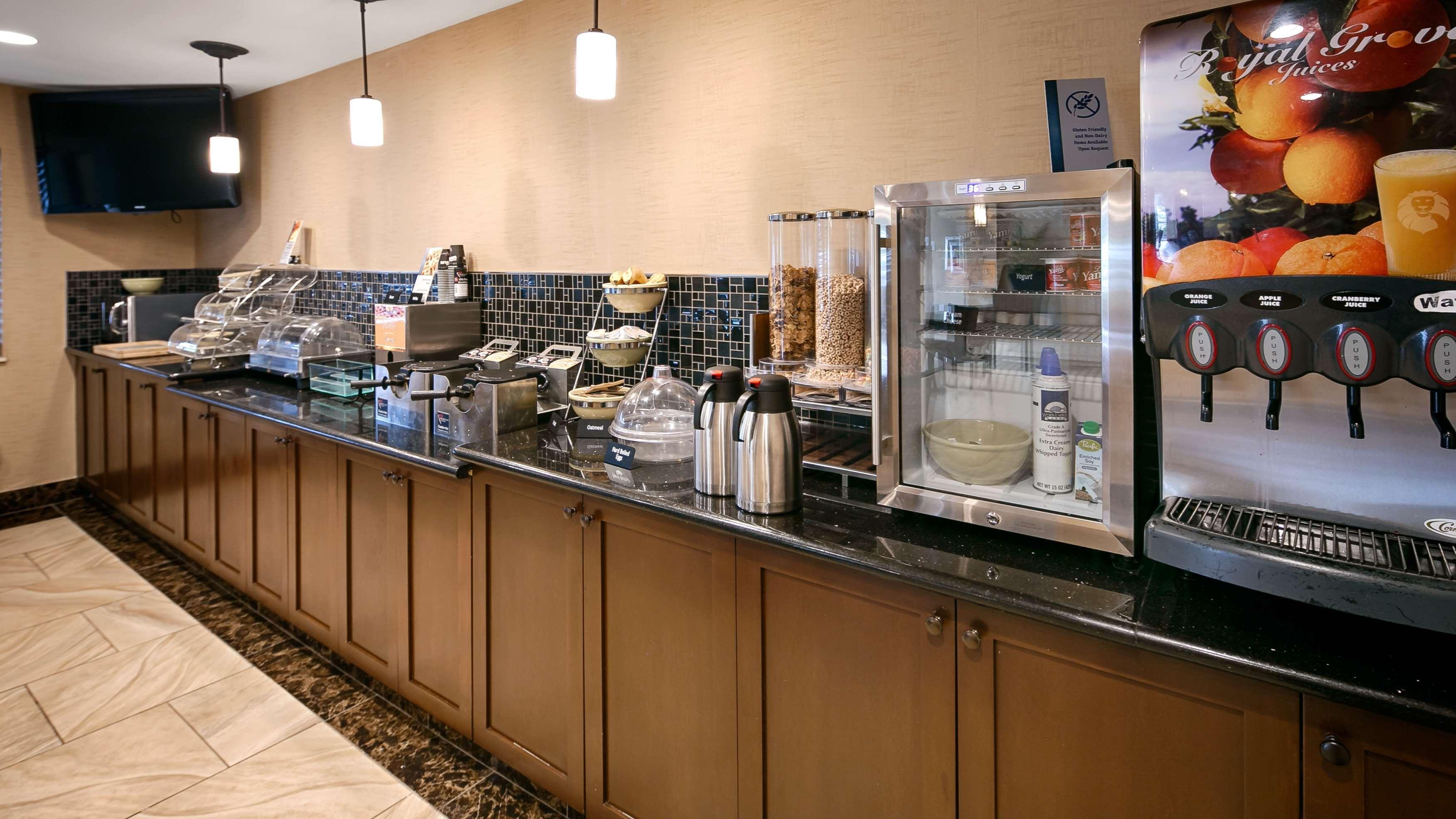 Best Western Woodland Inn Екстериор снимка