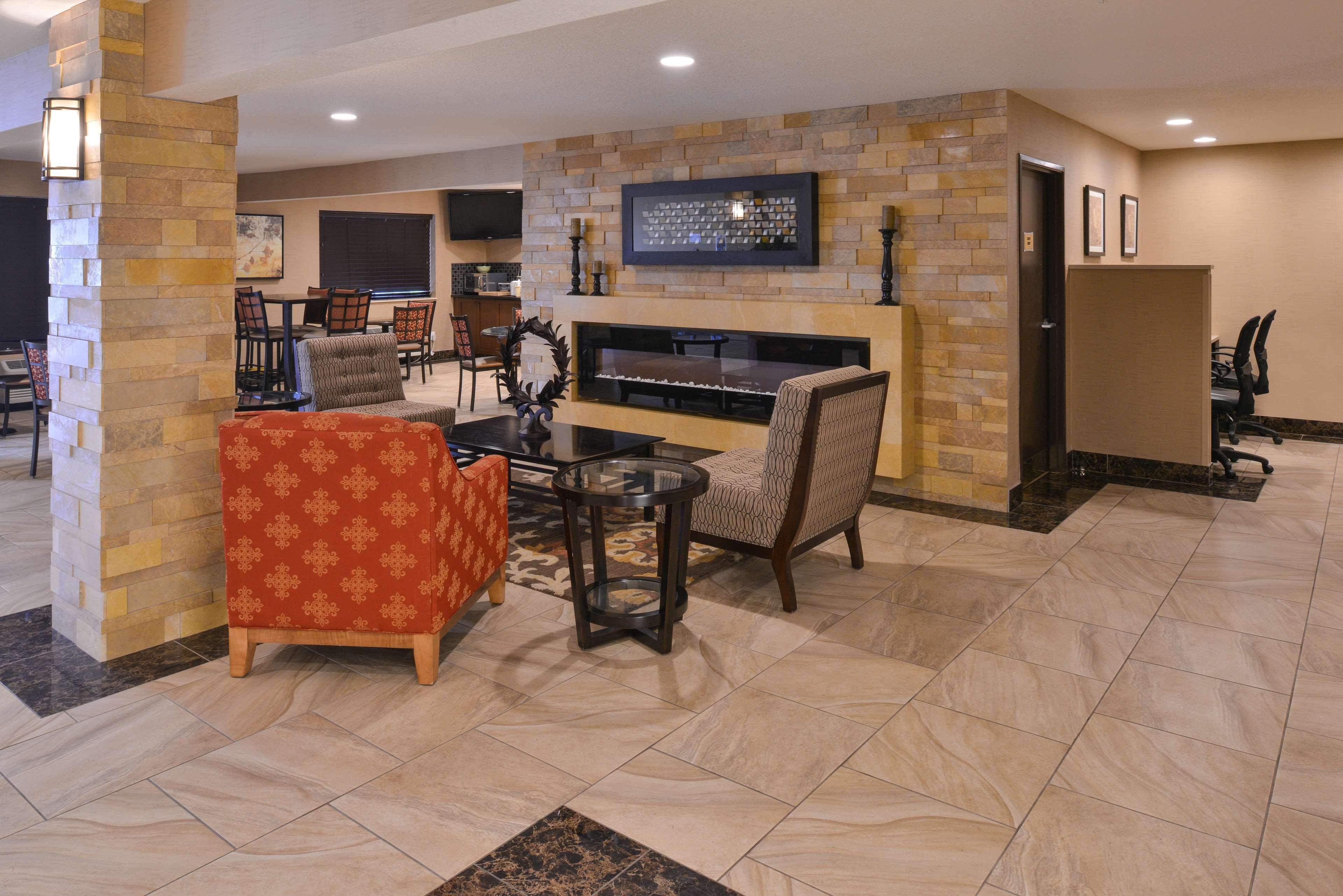 Best Western Woodland Inn Екстериор снимка