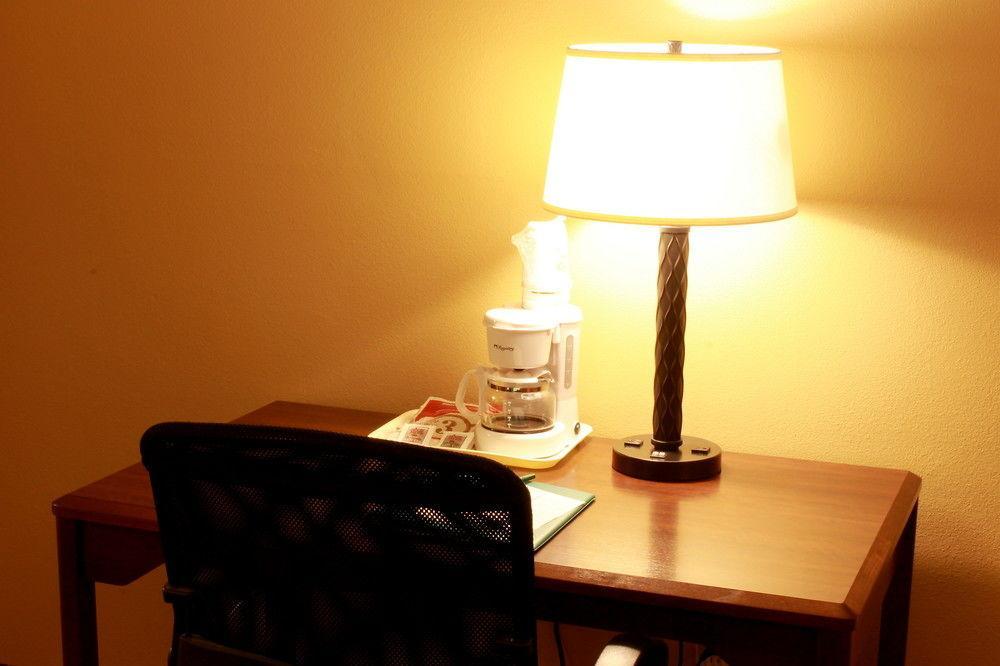 Best Western Woodland Inn Екстериор снимка