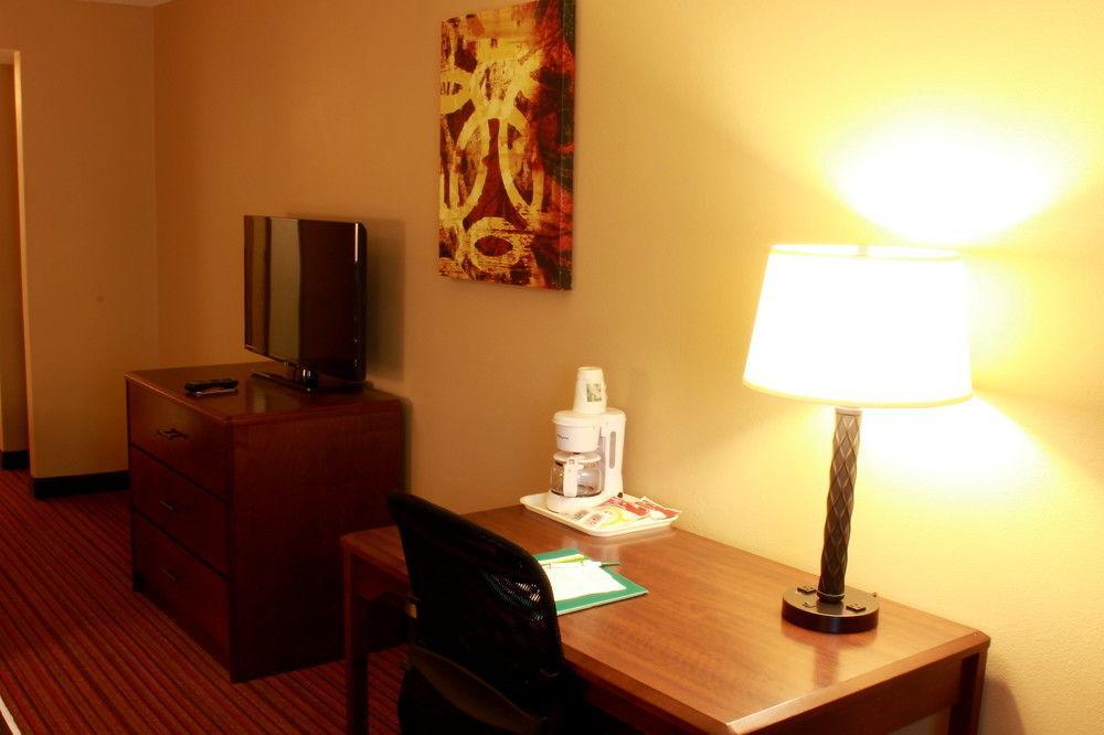 Best Western Woodland Inn Екстериор снимка