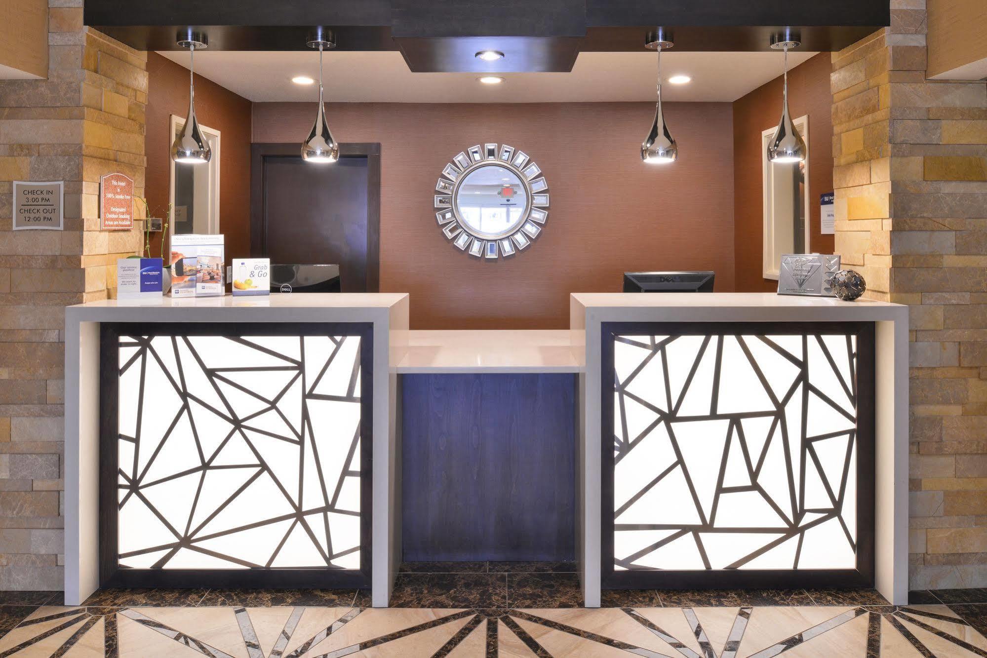 Best Western Woodland Inn Екстериор снимка