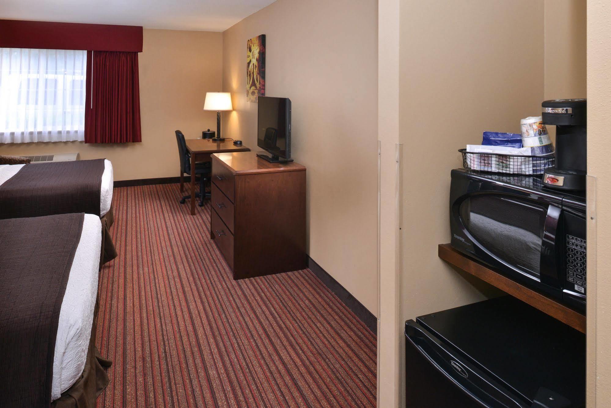 Best Western Woodland Inn Екстериор снимка
