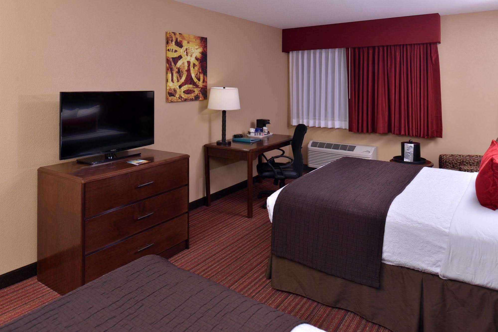 Best Western Woodland Inn Екстериор снимка