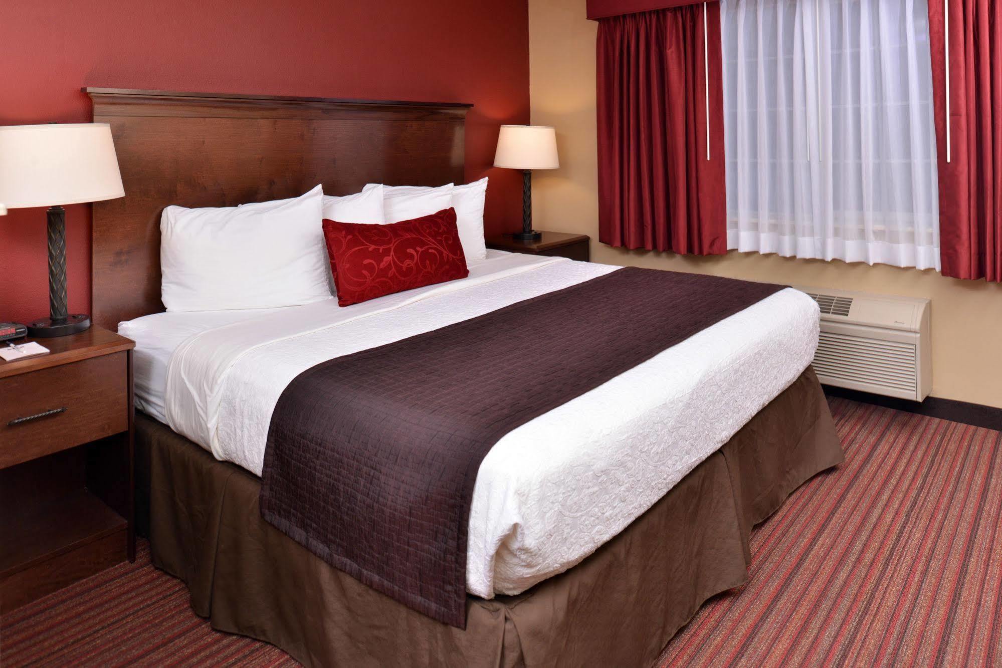 Best Western Woodland Inn Екстериор снимка