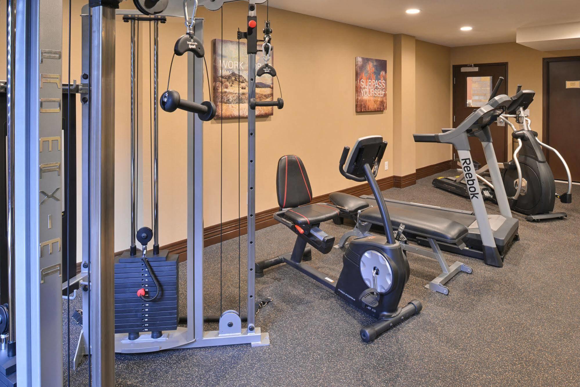 Best Western Woodland Inn Екстериор снимка