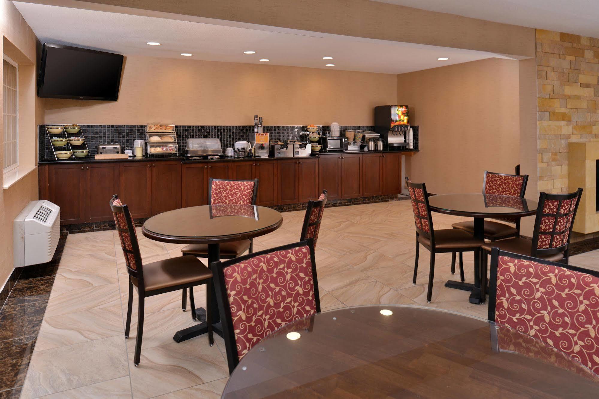 Best Western Woodland Inn Екстериор снимка