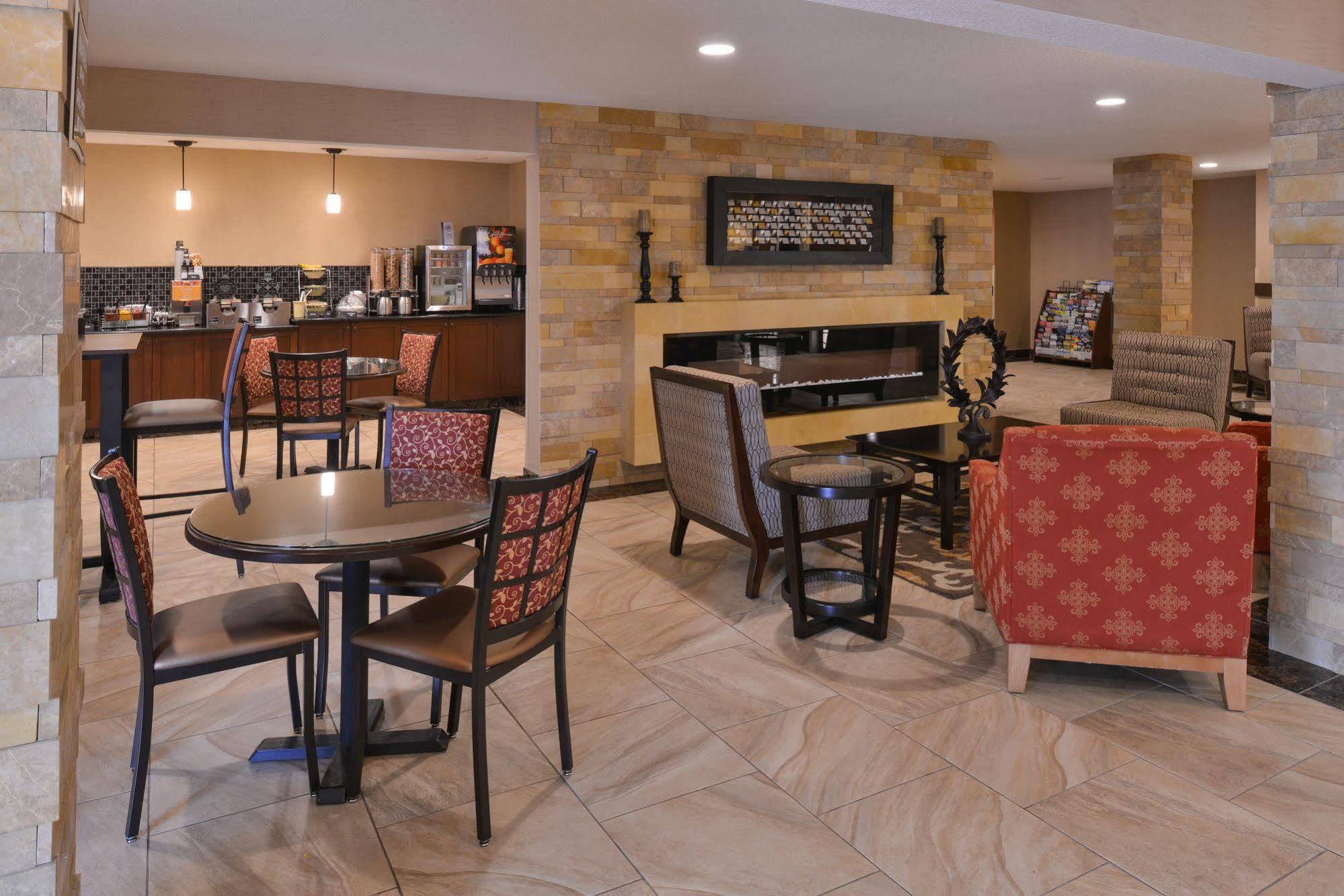 Best Western Woodland Inn Екстериор снимка