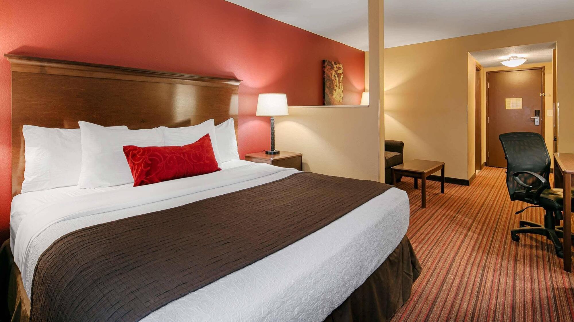 Best Western Woodland Inn Екстериор снимка